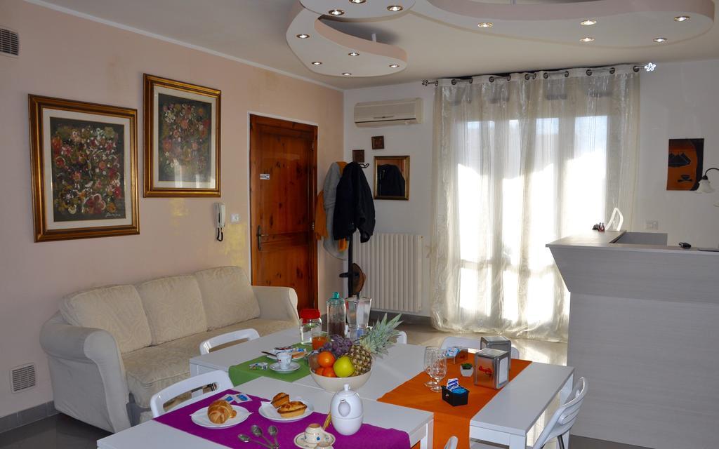 Lo Specchio Del Salento Bed and Breakfast Lecce Buitenkant foto