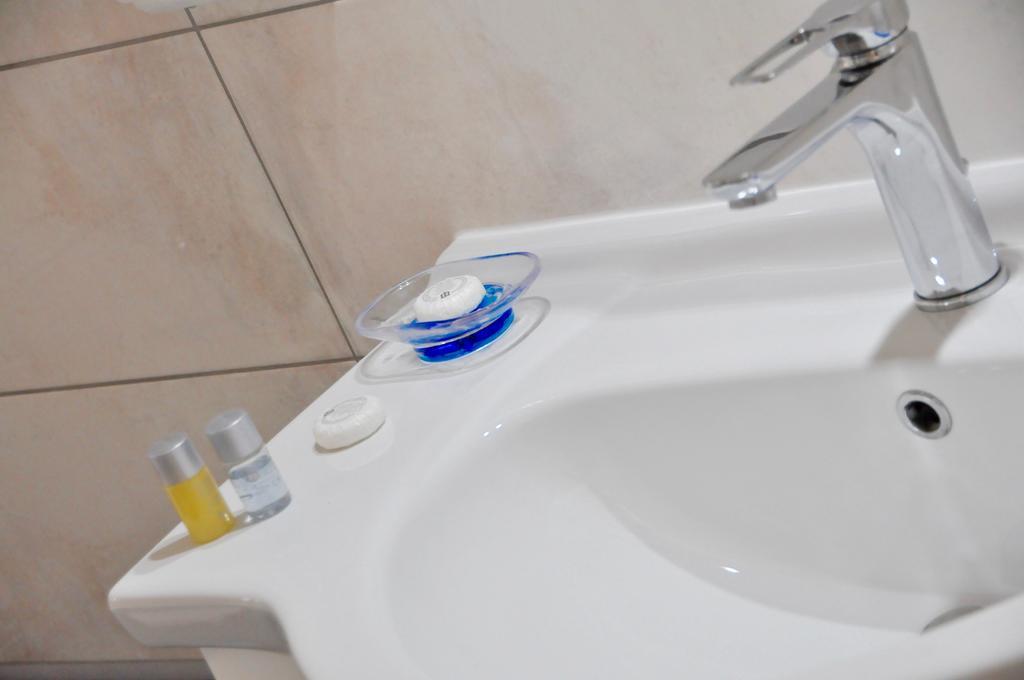 Lo Specchio Del Salento Bed and Breakfast Lecce Buitenkant foto